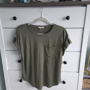 Cable & Gauge Olive Green Crewneck Tee With Button Detail Small